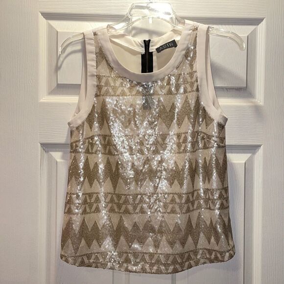 ✨ASTR Cream & Gold Chevron Sequin Sleeveless Top - Picture 1 of 5